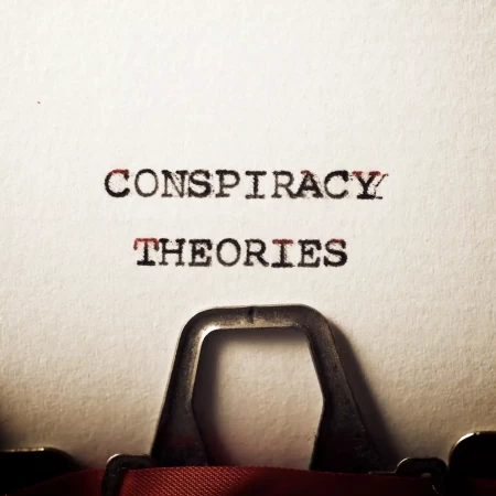 Plano de aula de inglês para uma classe online com o título "Why Conspiracy Theories Spread".