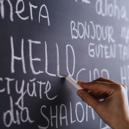 Saying Hello and Goodbye - Lekcja podstawowych angielskich powitań